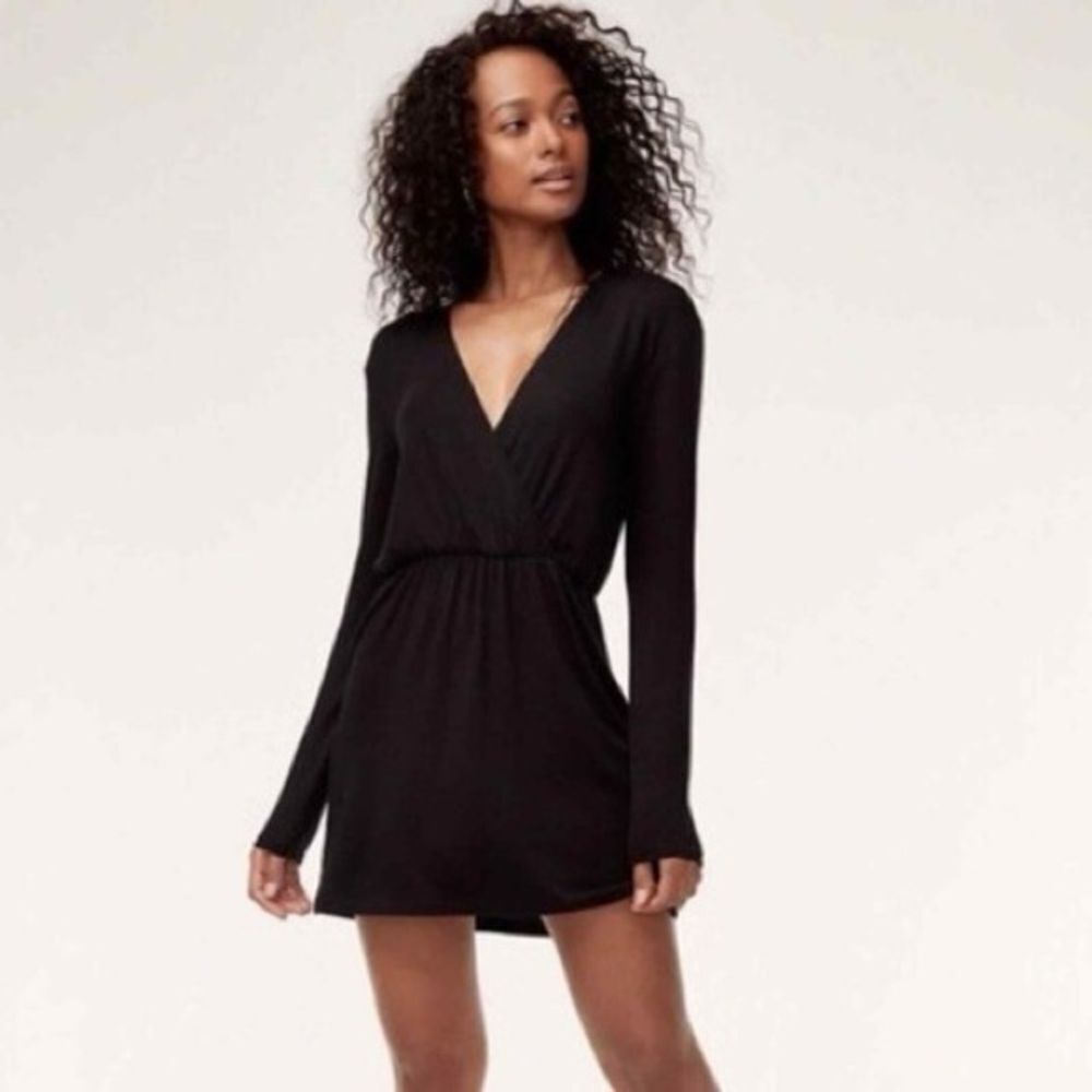 WILFRED ARITZIA SIZE SMALL BLACK LONG SLEEVE V NECK DRESS